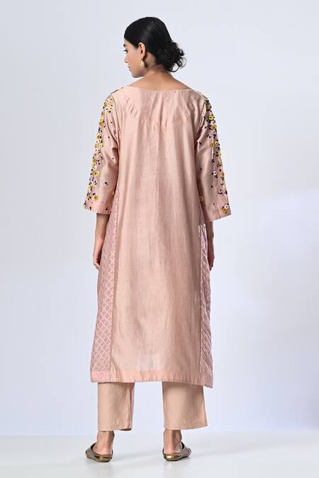 5cross Ajit Kumar Chanderi Floral Embroidered Kurta Pant Set 