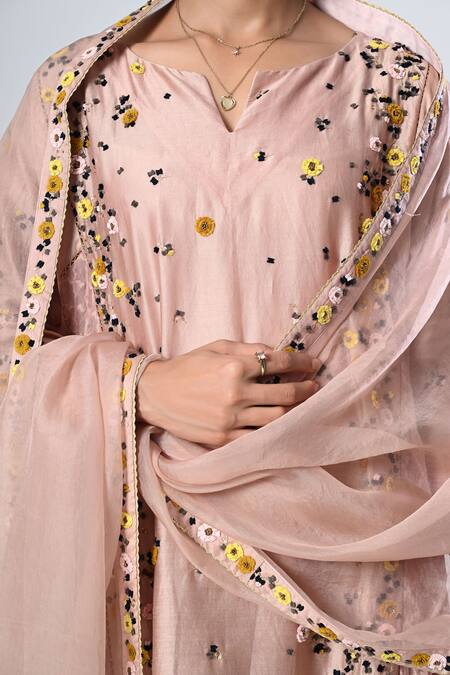 Buy_5cross Ajit Kumar_Pink Chanderi, Cotton Satin, Silk Organza Embroidery Floral Kurta Pant Set _Online_at_Aza_Fashions