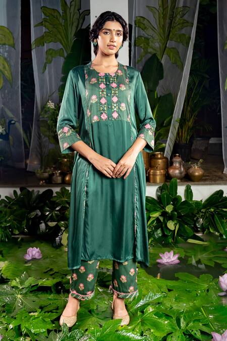Buy Baise Gaba Green Satin, Silk Embroidery Round Neck Nikita Padma Booti Yoke Print Kurta Online at Aza Fashions Buy_Baise Gaba_Green Satin, Silk Embroidery Round Neck Nikita Padma Booti Yoke Print Kurta _Online_at_Aza_Fashions