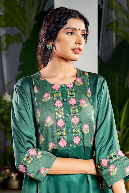 Baise Gaba Green Satin, Silk Embroidery Round Neck Nikita Padma Booti Yoke Print Kurta at Aza Fashions Baise Gaba_Green Satin, Silk Embroidery Round Neck Nikita Padma Booti Yoke Print Kurta _at_Aza_Fashions