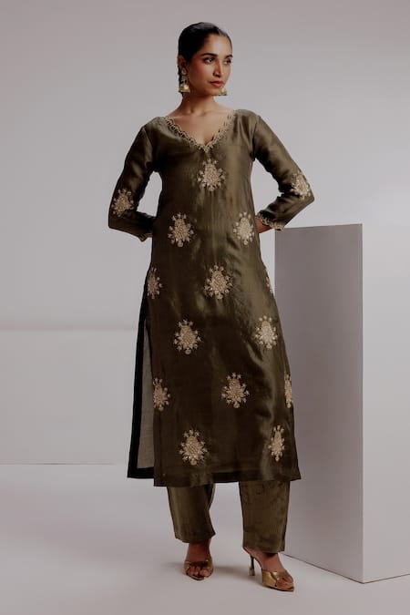 Taisha Shalmoli Zardosi Embroidered Kurta With Pant 