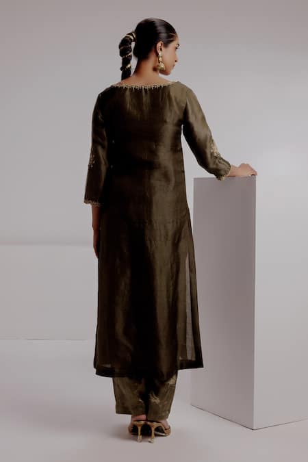 Taisha Shalmoli Zardosi Embroidered Kurta With Pant 