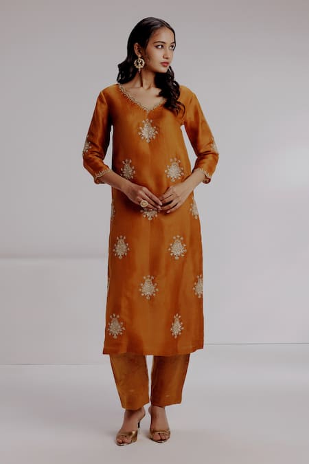 Taisha Maram Zardosi Embroidered Kurta With Pant 