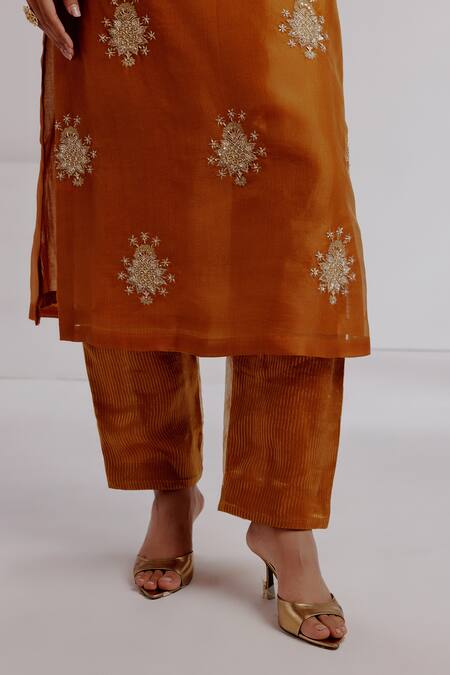 Taisha_Orange Silk Organza Zari, Embroidery V-neck Maram Zardosi Kurta With Pant _at_Aza_Fashions