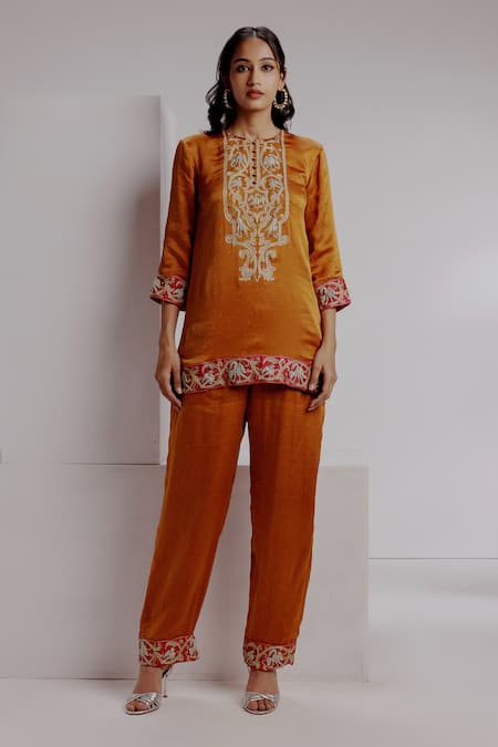 Taisha Orange Pure Bengaluru Silk Satin Hand Embroidery Hamsini Short Kurta With Pant 