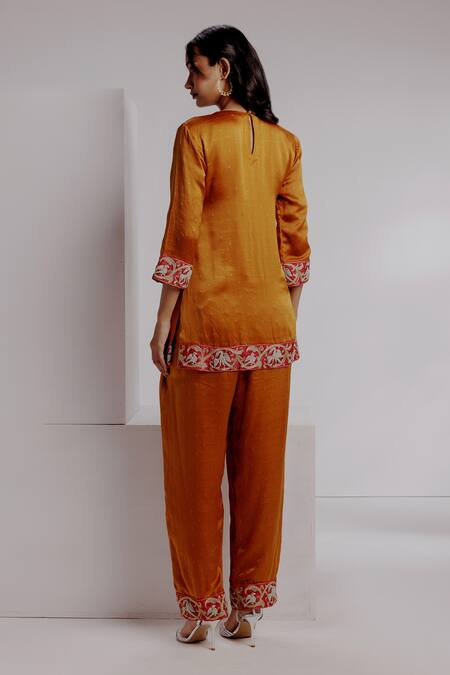 Taisha Hamsini Crane Embroidered Short Kurta With Pant 