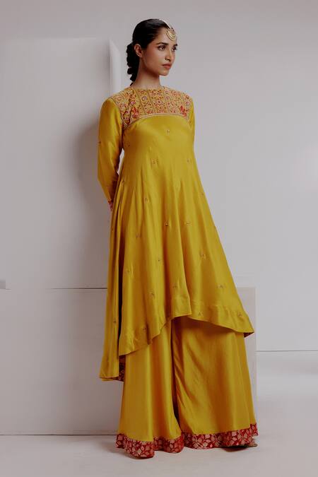 Buy Taisha Yellow Silk Embroidery, Sequins Lori Floral Hand Woven High Low Kurta With Pant Online at Aza Fashions Buy_Taisha_Yellow Silk Embroidery, Sequins Lori Floral Hand Woven High Low Kurta With Pant _Online_at_Aza_Fashions