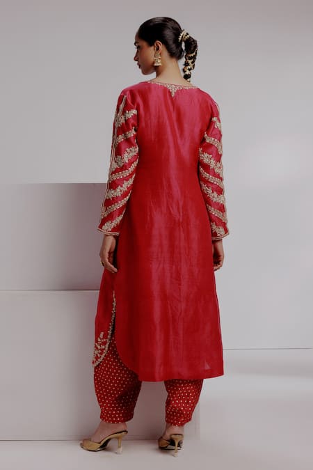 Taisha Gulaab Floral Embroidered Kurta With Pant 