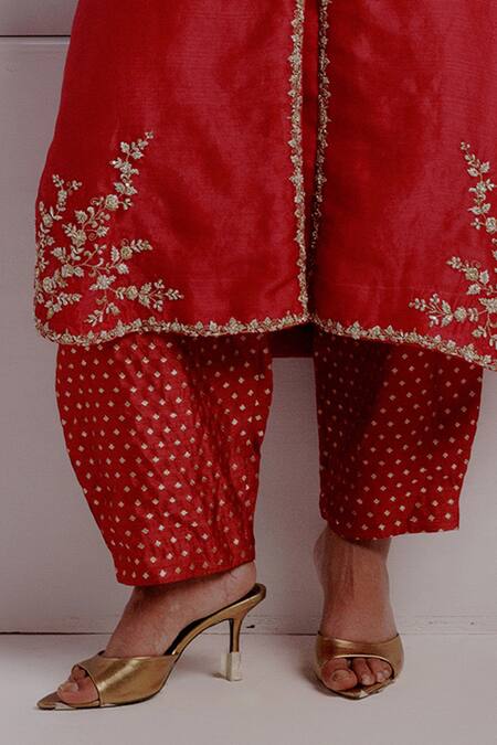 Taisha Red , Organza Sequins, Embroidery Split Gulaab Floral Kurta With Pant Online at Aza Fashions Taisha_Red , Organza Sequins, Embroidery Split Gulaab Floral Kurta With Pant _Online_at_Aza_Fashions