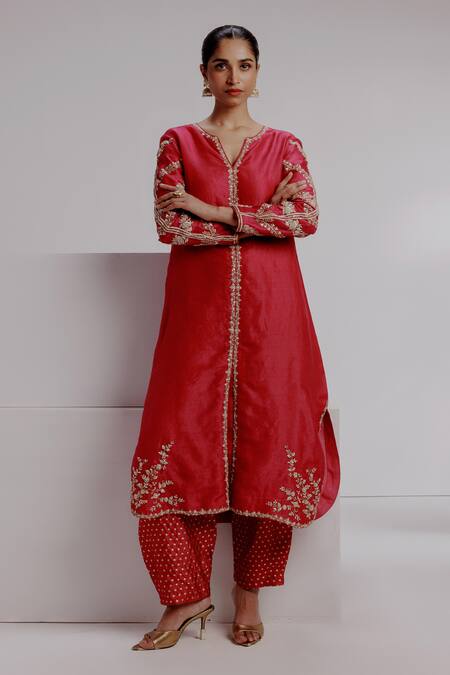 Shop Taisha Red , Organza Sequins, Embroidery Split Gulaab Floral Kurta With Pant Online at Aza Fashions Shop_Taisha_Red , Organza Sequins, Embroidery Split Gulaab Floral Kurta With Pant _Online_at_Aza_Fashions