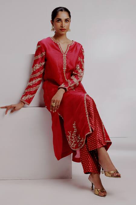 Buy Taisha Red , Organza Sequins, Embroidery Split Gulaab Floral Kurta With Pant Buy_Taisha_Red , Organza Sequins, Embroidery Split Gulaab Floral Kurta With Pant