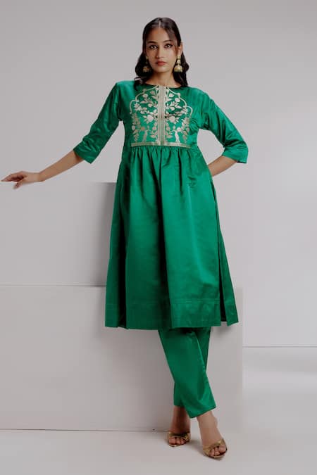 Taisha Moyna Zari Embroidered Kurta With Pant 