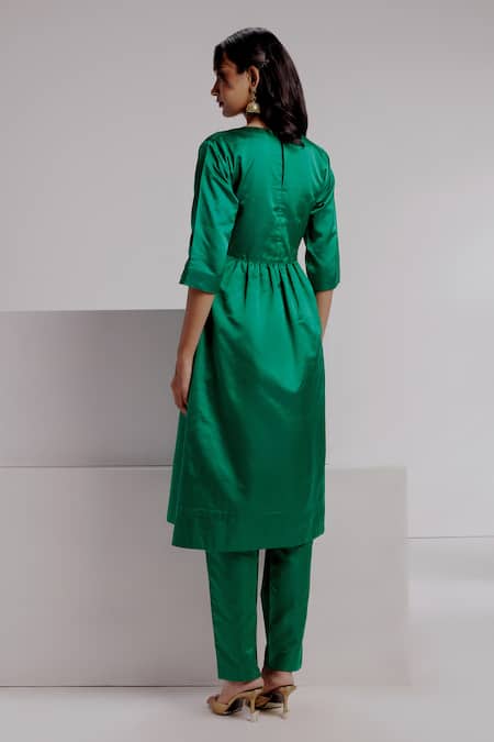 Taisha Moyna Zari Embroidered Kurta With Pant 