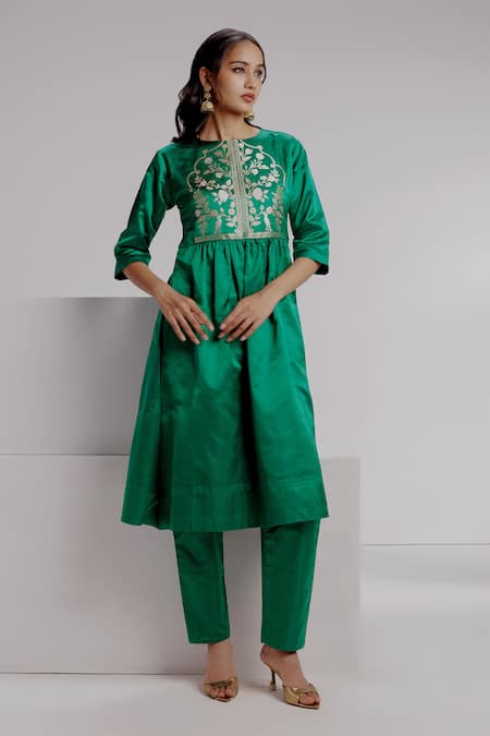 Shop Taisha Green Silk Zari, Embroidery Round Neck Moyna Kurta With Pant Online at Aza Fashions Shop_Taisha_Green Silk Zari, Embroidery Round Neck Moyna Kurta With Pant _Online_at_Aza_Fashions