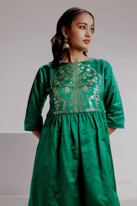 Taisha Green Silk Zari, Embroidery Round Neck Moyna Kurta With Pant at Aza Fashions Taisha_Green Silk Zari, Embroidery Round Neck Moyna Kurta With Pant _at_Aza_Fashions