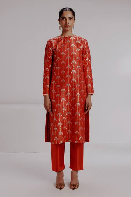 Buy_Taisha_Red Silk Embroidery, Zari Parijat Floral Hand Woven Straight Kurta With Pant _Online_at_Aza_Fashions