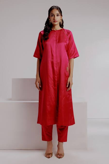 Taisha_Maroon Silk Zari, Embroidery Pakhi Hand Woven Back Button Down Kurta With Pant _at_Aza_Fashions