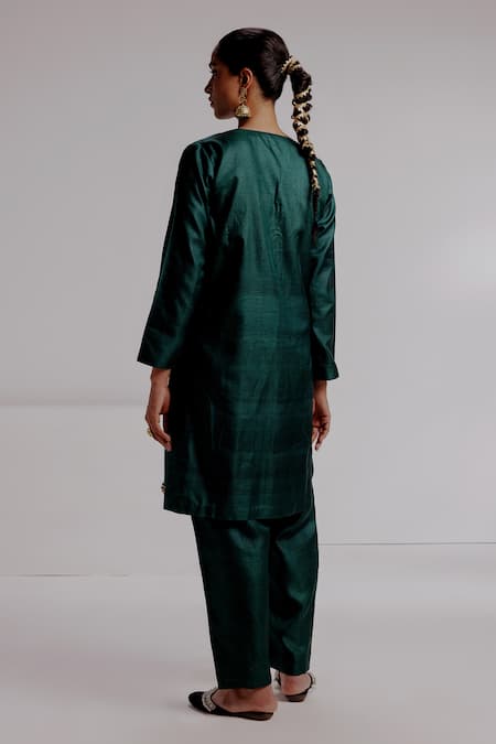 Taisha Nimra Leopard Embroidered Straight Kurta With Pant 
