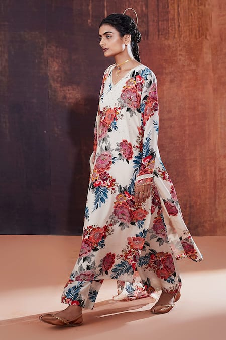 Buy_Affroz_Ivory Crepe Sequins, Beads V-neck Floral Print Kurta Set _Online_at_Aza_Fashions
