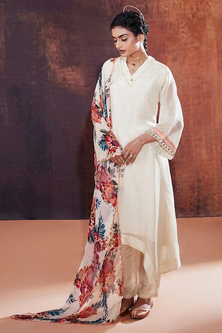 AFFROZ Sleeve Embroidered Kurta Set 