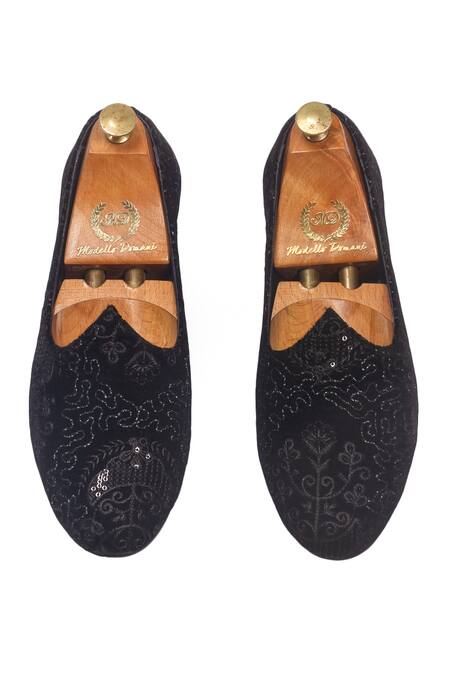 Shop_Domani_Black Embroidered Mewari Juttis _at_Aza_Fashions