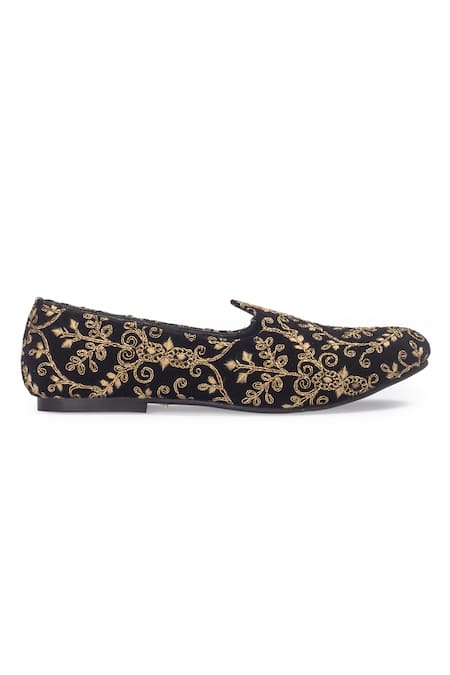 Domani_Gold Embroidered Maurya Juttis _Online_at_Aza_Fashions
