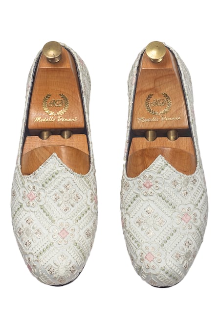 Shop Domani Cream Embroidered Jaipuri Floral Juttis at Aza Fashions Shop_Domani_Cream Embroidered Jaipuri Floral Juttis _at_Aza_Fashions