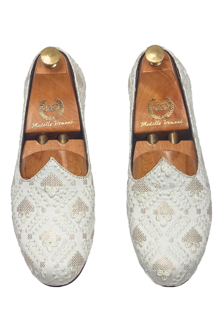 Shop Domani Cream Ajmeri Geometric Embroidered Juttis at Aza Fashions Shop_Domani_Cream Ajmeri Geometric Embroidered Juttis _at_Aza_Fashions