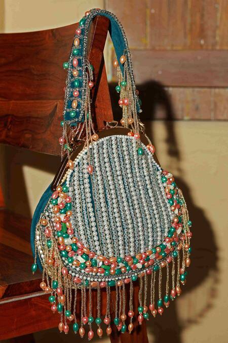 Buy The Tan Clan Green Pearls, Tassels Sona Batua Bag Buy_The Tan Clan_Green Pearls, Tassels Sona Batua Bag
