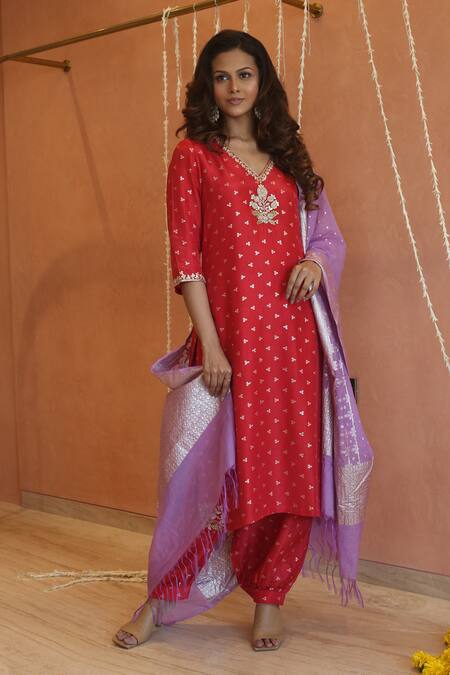 Izzumi Mehta_Red Chanderi Zari, Fringe, Tassels V-neck Zardosi Embroidered Kurta And Pant Set _Online_at_Aza_Fashions