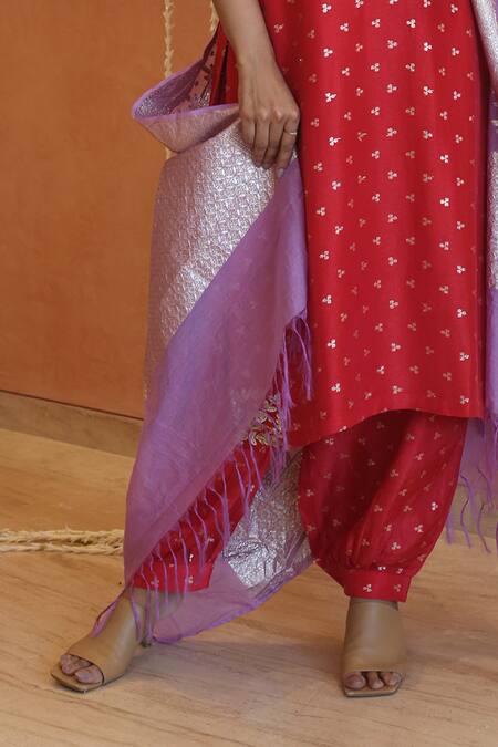 Buy_Izzumi Mehta_Red Chanderi Zari, Fringe, Tassels V-neck Zardosi Embroidered Kurta And Pant Set _Online_at_Aza_Fashions