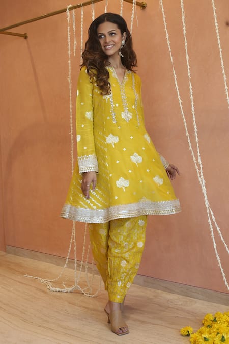 Izzumi Mehta Chanderi Zardosi Embroidered A-Line Kurta With Pant 