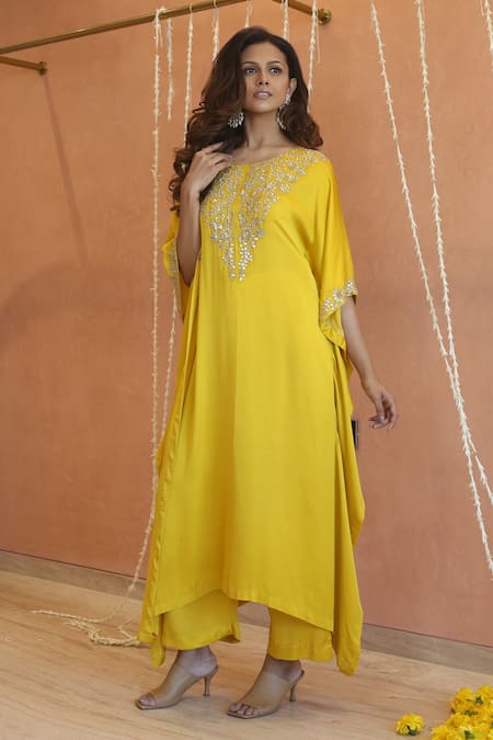 Izzumi Mehta Floral Embroidered Asymmetric Kaftan With Pant 
