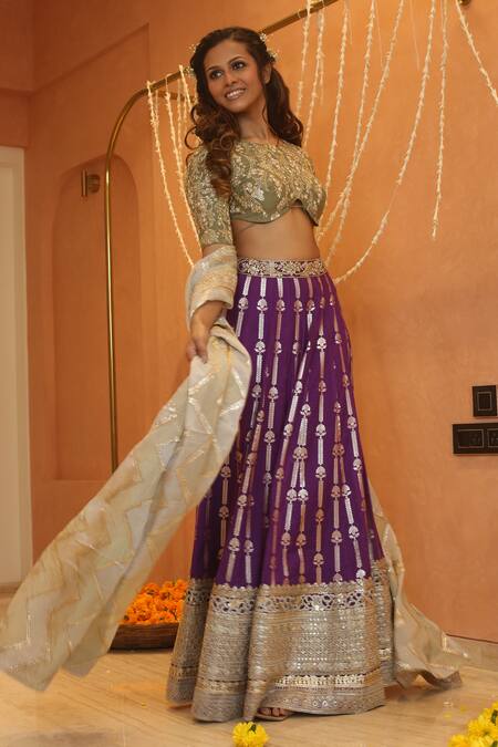 Buy_Izzumi Mehta_Green Silk, Chanderi Embroidery, Zari Round Floral Zardosi Blouse And Lehenga Set _Online_at_Aza_Fashions