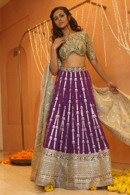 Shop_Izzumi Mehta_Green Silk, Chanderi Embroidery, Zari Round Floral Zardosi Blouse And Lehenga Set _Online_at_Aza_Fashions