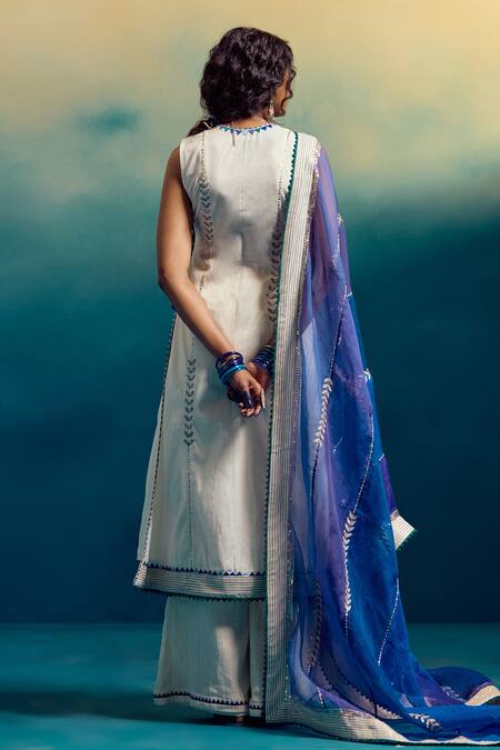 Shop Karishma Khanduja Bareilly Cream Organza Embroidery, Mirrors V-neck Kurta With Dupatta at Aza Fashions Shop_Karishma Khanduja Bareilly_Cream Organza Embroidery, Mirrors V-neck Kurta With Dupatta _at_Aza_Fashions