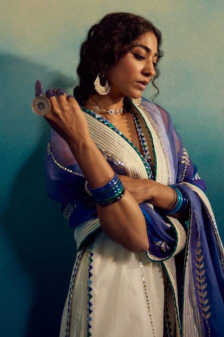 Karishma Khanduja Bareilly Cream Organza Embroidery, Mirrors V-neck Kurta With Dupatta Online at Aza Fashions Karishma Khanduja Bareilly_Cream Organza Embroidery, Mirrors V-neck Kurta With Dupatta _Online_at_Aza_Fashions