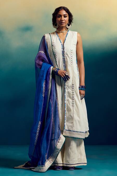 Buy Karishma Khanduja Bareilly Cream Organza Embroidery, Mirrors V-neck Kurta With Dupatta Online at Aza Fashions Buy_Karishma Khanduja Bareilly_Cream Organza Embroidery, Mirrors V-neck Kurta With Dupatta _Online_at_Aza_Fashions