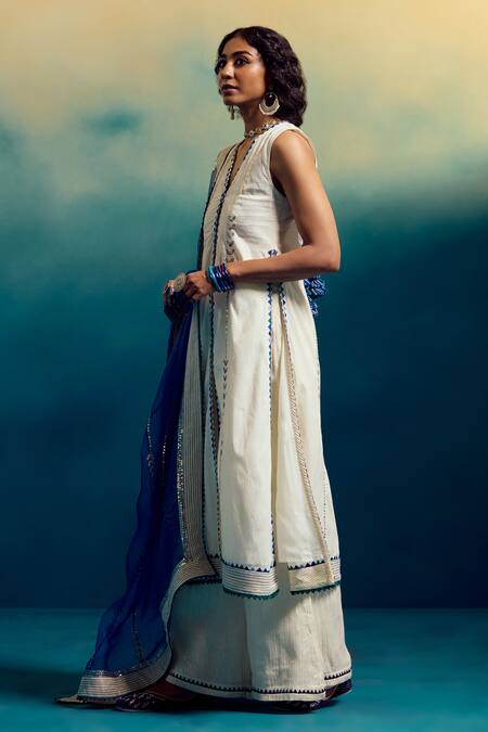 Shop Karishma Khanduja Bareilly Cream Organza Embroidery, Mirrors V-neck Kurta With Dupatta Online at Aza Fashions Shop_Karishma Khanduja Bareilly_Cream Organza Embroidery, Mirrors V-neck Kurta With Dupatta _Online_at_Aza_Fashions