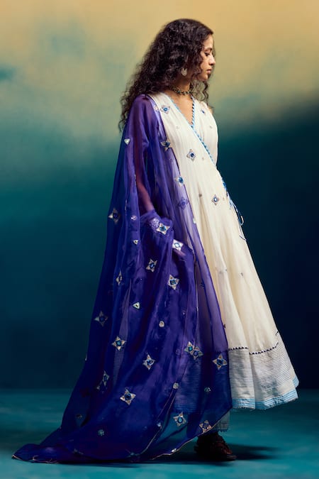 Karishma Khanduja Bareilly_Cream Kota Doria, Organza Mirrors, Embroidery V-neck Angarkha Anarkali Pant Set _Online_at_Aza_Fashions