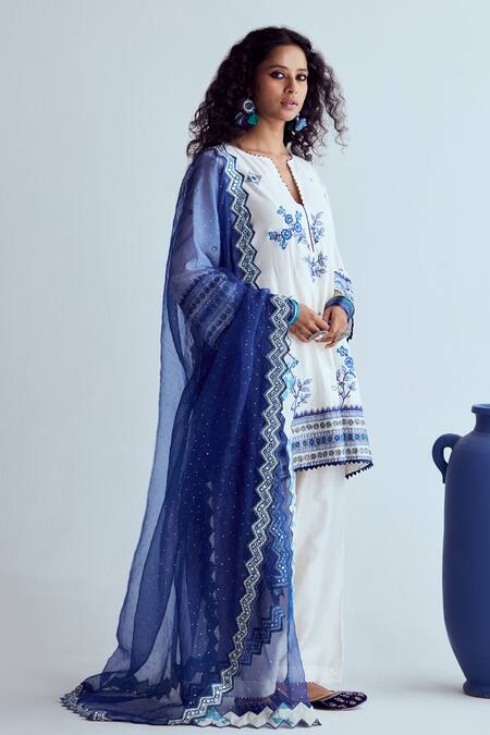 Karishma Khanduja Bareilly_Blue Chanderi Embroidery, Mirrors Split V-neck Floral Print Kurta Salwar Set _Online_at_Aza_Fashions