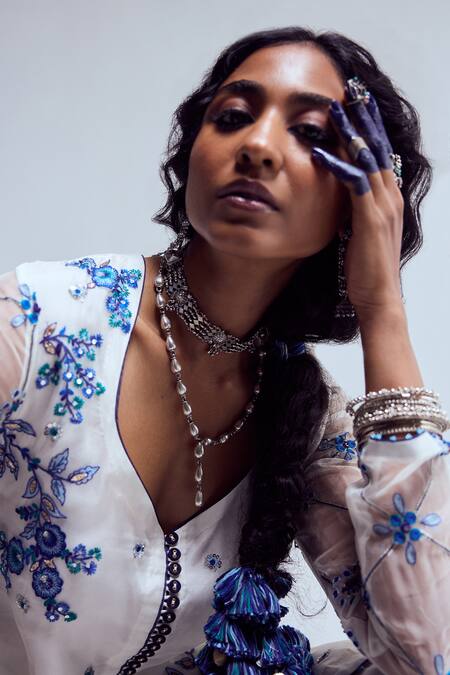 Buy_Karishma Khanduja Bareilly_Cream Organza Embroidery Asymmetric Short Kurta Pant Set 