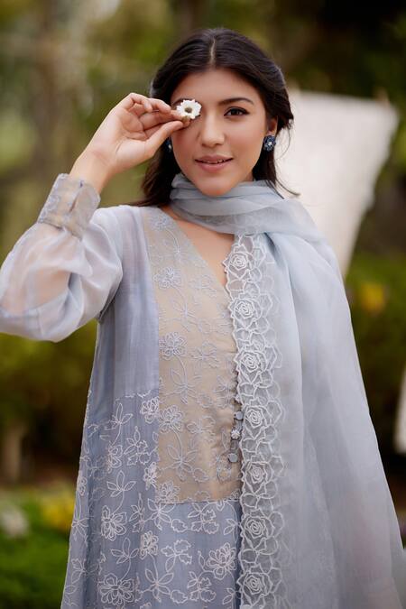 Naaz By Noor Blue Chanderi, Cotton, Organza Embroidery V-neck Floral Kurta Set at Aza Fashions Naaz By Noor_Blue Chanderi, Cotton, Organza Embroidery V-neck Floral Kurta Set _at_Aza_Fashions
