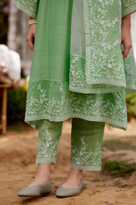 Naaz By Noor Green Chanderi, Cotton, Organza Embroidery Square Calla Lily Border Kurta Set at Aza Fashions Naaz By Noor_Green Chanderi, Cotton, Organza Embroidery Square Calla Lily Border Kurta Set _at_Aza_Fashions