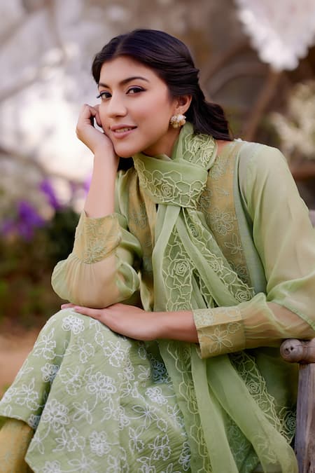 Naaz By Noor Green Chanderi, Cotton, Organza Embroidery Ladys Mantle Fields Thread Kurta Set Online at Aza Fashions Naaz By Noor_Green Chanderi, Cotton, Organza Embroidery Ladys Mantle Fields Thread Kurta Set _Online_at_Aza_Fashions