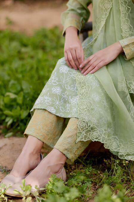 Shop Naaz By Noor Green Chanderi, Cotton, Organza Embroidery Ladys Mantle Fields Thread Kurta Set Shop_Naaz By Noor_Green Chanderi, Cotton, Organza Embroidery Ladys Mantle Fields Thread Kurta Set