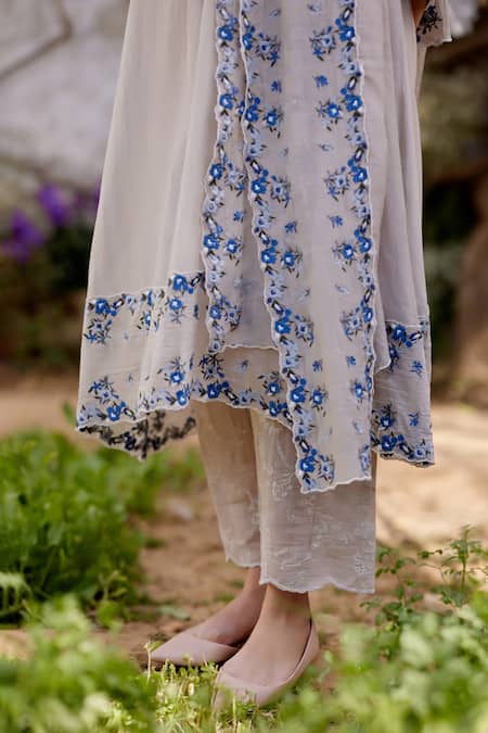 Naaz By Noor Gray Chanderi, Cotton Embroidery Square Neck Grey Thread Kurta Set at Aza Fashions Naaz By Noor_Gray Chanderi, Cotton Embroidery Square Neck Grey Thread Kurta Set _at_Aza_Fashions