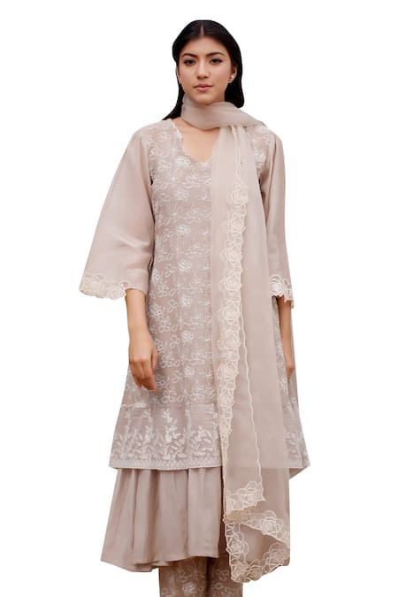 Buy Naaz By Noor Grey Chanderi, Cotton, Organza Embroidery, Lace V-neck Iris Field Kurta Set Buy_Naaz By Noor_Grey Chanderi, Cotton, Organza Embroidery, Lace V-neck Iris Field Kurta Set