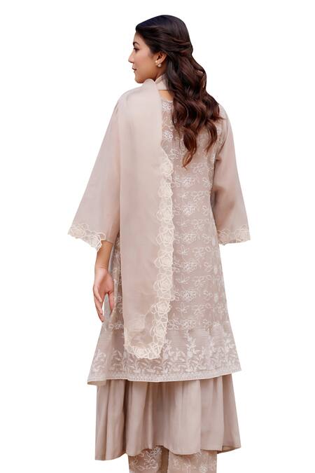 Shop Naaz By Noor Grey Chanderi, Cotton, Organza Embroidery, Lace V-neck Iris Field Kurta Set Shop_Naaz By Noor_Grey Chanderi, Cotton, Organza Embroidery, Lace V-neck Iris Field Kurta Set