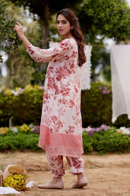 Shop Naaz By Noor Pink Cotton, Chanderi Lace V-neck Morrocon Field Print Kurta And Pant Set at Aza Fashions Shop_Naaz By Noor_Pink Cotton, Chanderi Lace V-neck Morrocon Field Print Kurta And Pant Set _at_Aza_Fashions